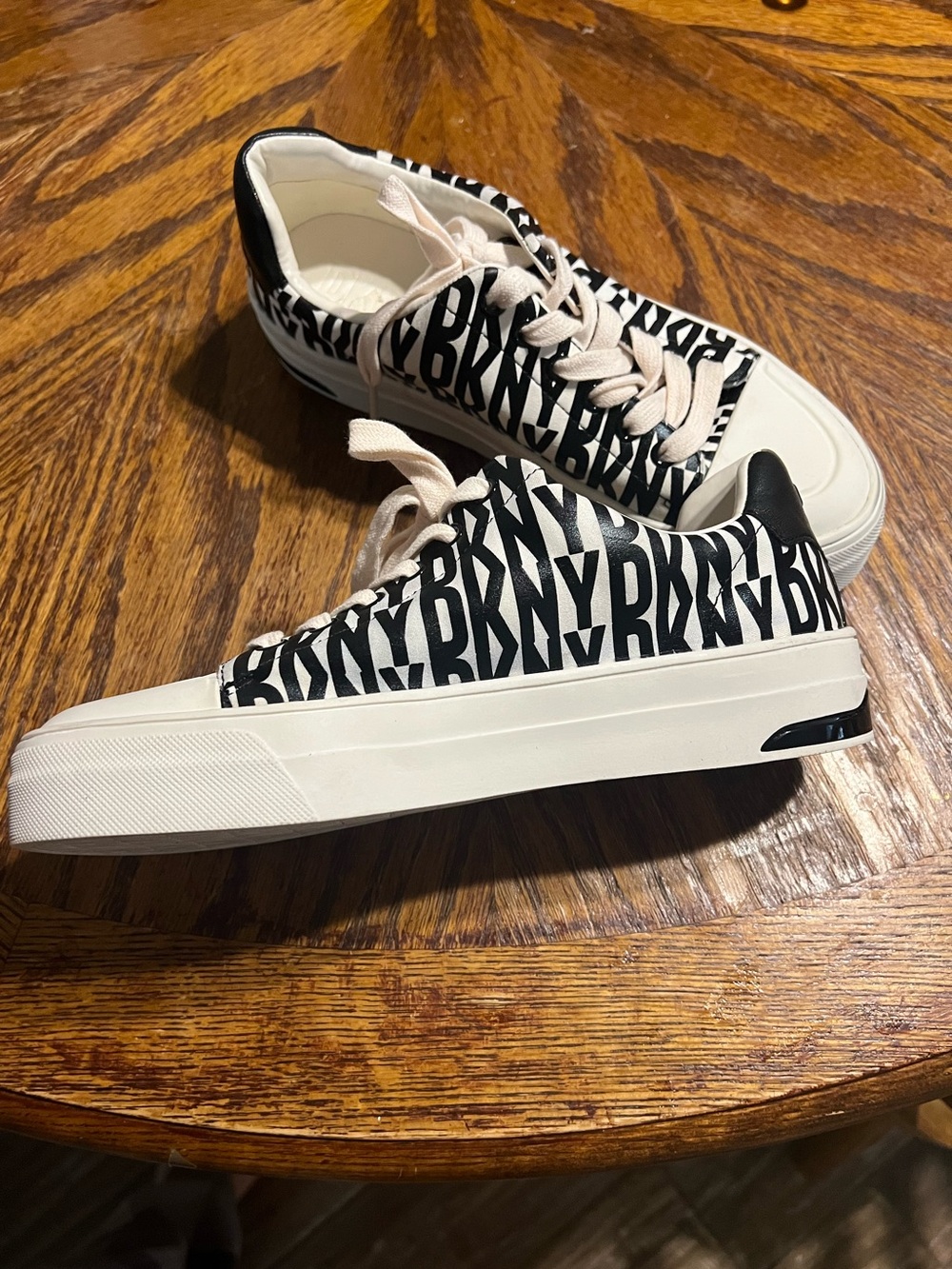 DKNY Black and White Low Top Sneakers like new